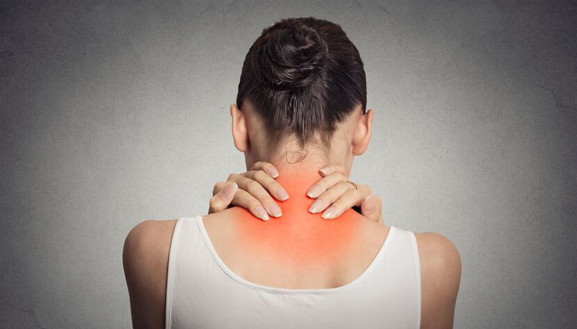 Osteocondrosis cervical, acompañada de dolor en el cuello. 